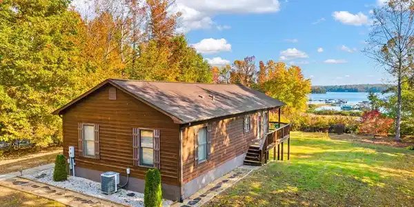 382 LAKEWOOD CIRCLE