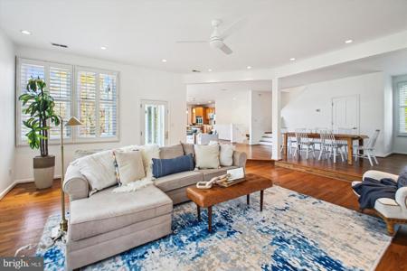 61 LAKE DRIVE