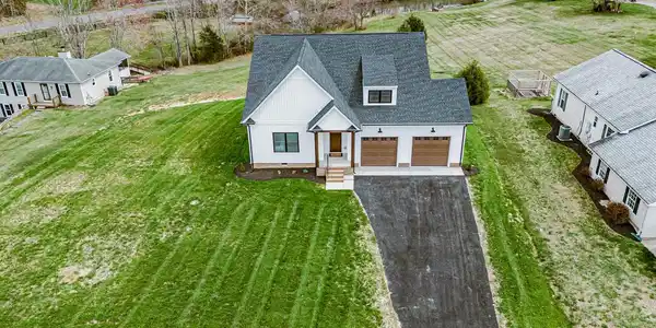 6907 LAKES EDGE WAY