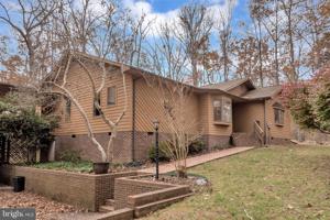 206 EDGEMONT LANE