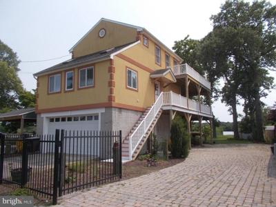 2115 LAKE DRIVE