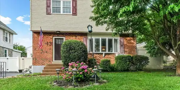 13 MCCORMICK AVENUE