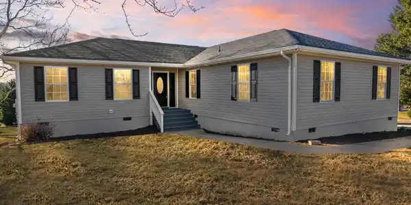 231 DERBY LANE