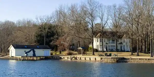 890 TALL PINES DRIVE