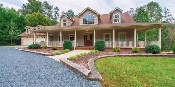 30 LAKEWAY ROAD