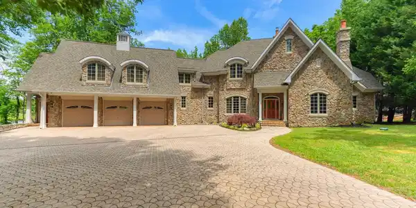 106 VILLAGE DRIVE