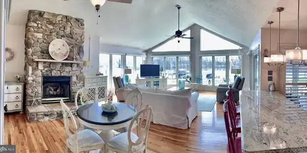 15806 BREAK WATER COURT
