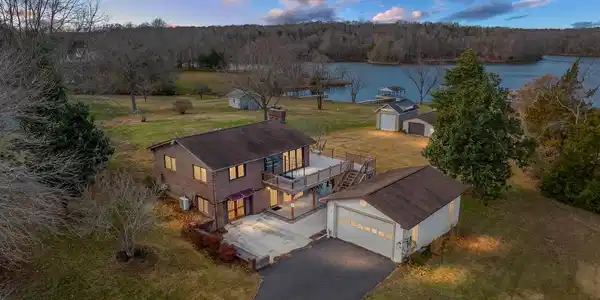 41 CARR CIRCLE
