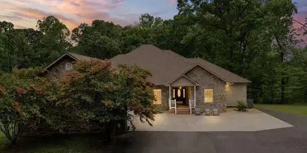 520 OAK GROVE DRIVE