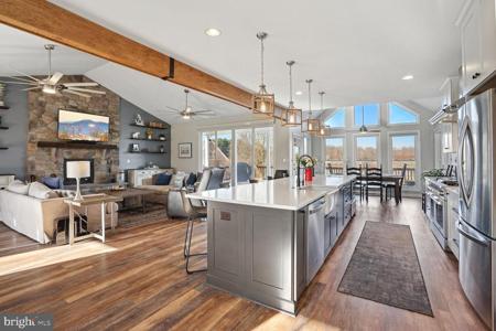 6800 LAKE POINTE DRIVE
