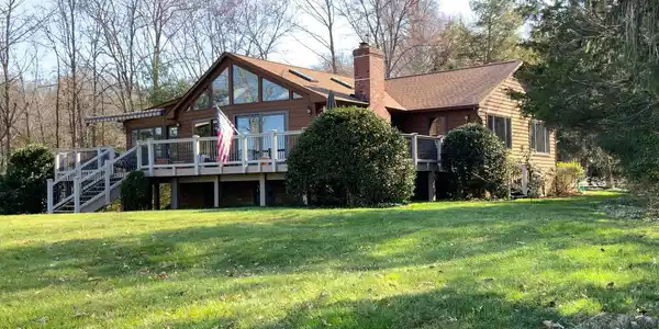 5519 WATERS EDGE