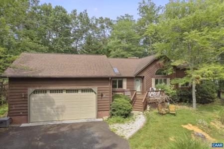 12 WOODLAWN DR