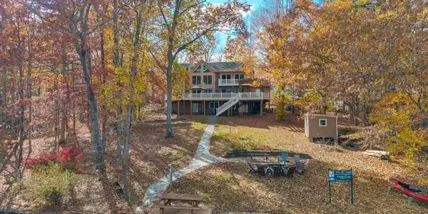 464 DOUGLAS ROAD