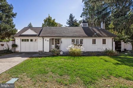 15 CARRIAGE HOUSE LANE