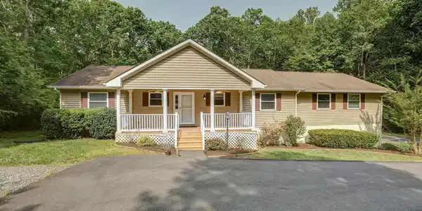 5608 WYNDEMERE CIRCLE