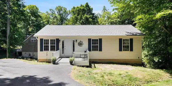 615 FLINT COURT