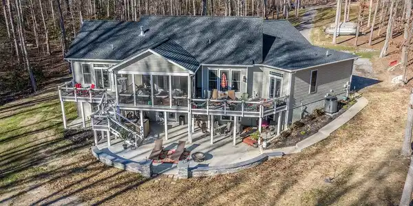2913 BLOUNT DRIVE