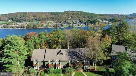 5 LAKEVIEW COURT