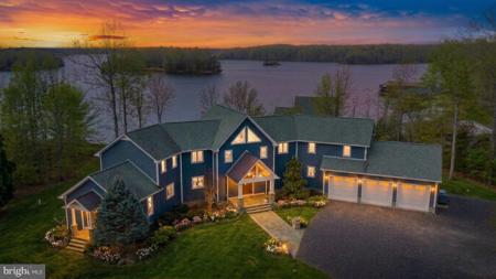 3804 OUTER BANKS LANE