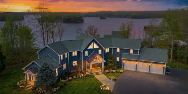 3804 OUTER BANKS LANE