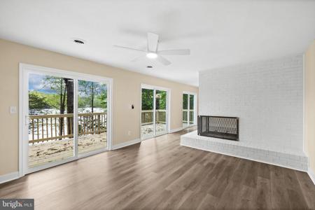 1070 LAKEVIEW DR