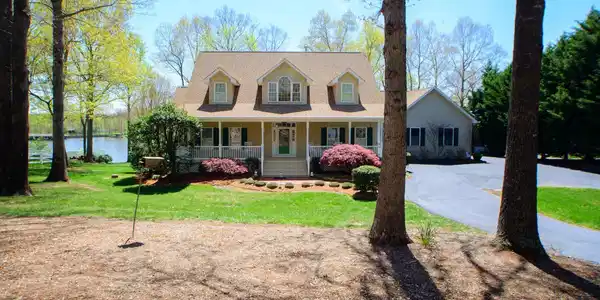 5402 PINE COURT