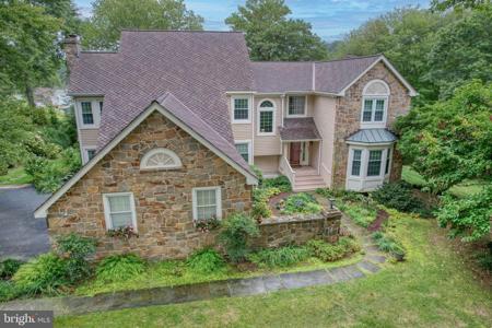 12 WEST SHORE COURT