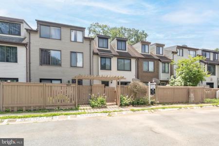 9943 FOREST VIEW PLACE
