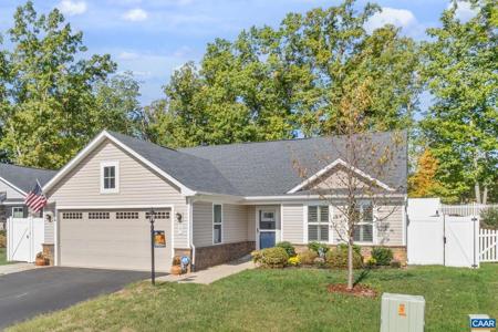 27 PINE KNOT DR
