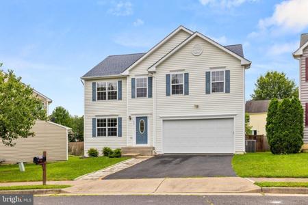 933 LAKEWOOD CIRCLE