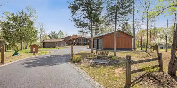 109 WHITE OAK DRIVE