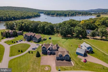 662 WATERFRONT GREENS DRIVE