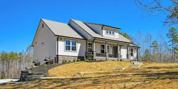 48 PINE DR