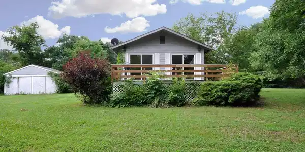 48 LAKEVIEW DRIVE