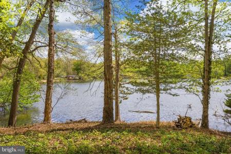 1070 LAKEVIEW DR