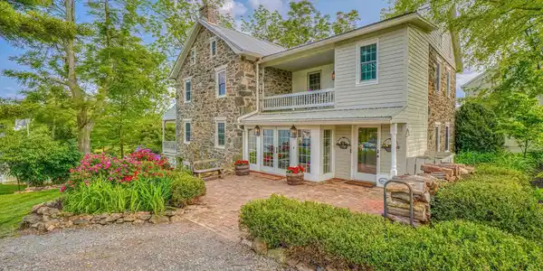 109 SKYLINE COURT