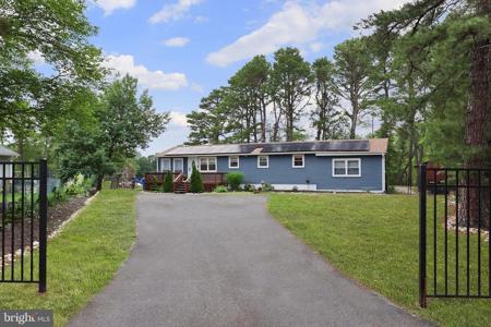 6 SHORE CIRCLE