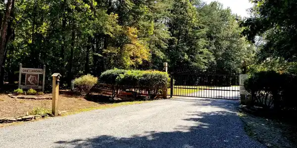 4 MITCHEL POINT RD