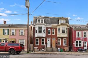 542 N PERSHING AVENUE