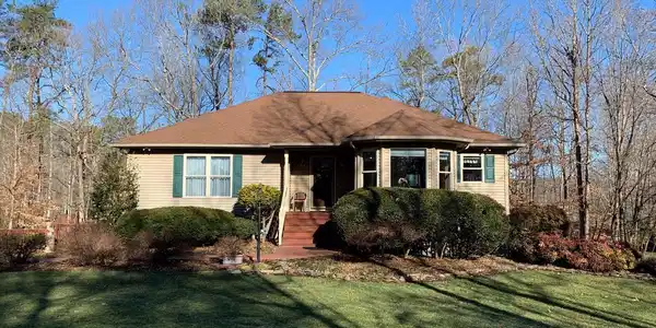 389 LAKEWAY ROAD