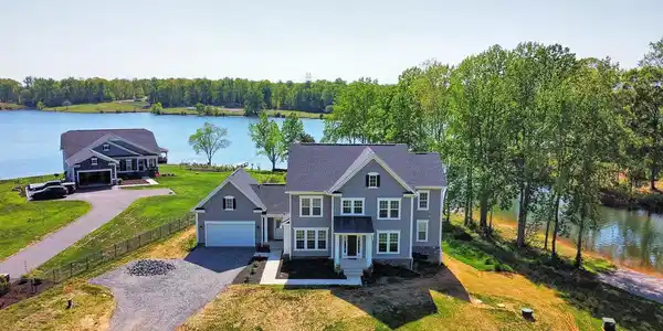 928 FAIRVIEW DR