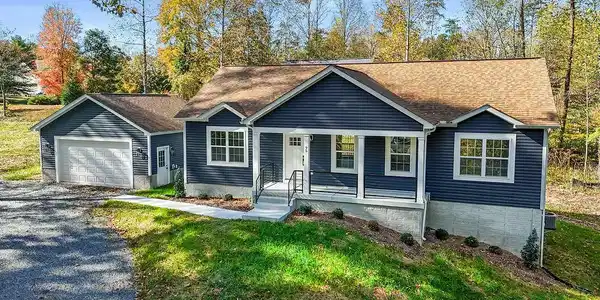 95 WOODLAND SHORES DRIVE