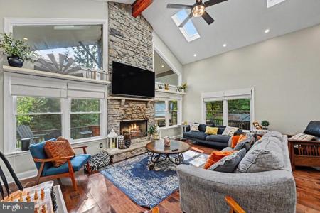 119 LAKE DRIVE