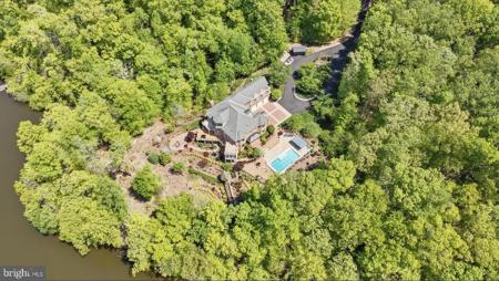 10036 LAKE OCCOQUAN DRIVE