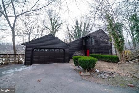 10754 LAKE FOREST DRIVE