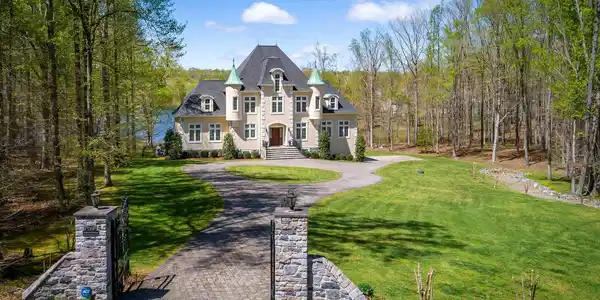 768 NOAHS LANDING DRIVE