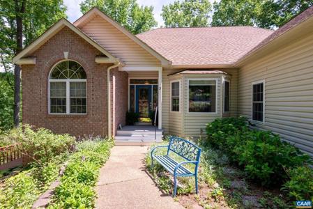 3 NUTWOOD CIR