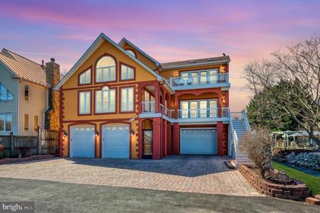 2111 LAKE DRIVE