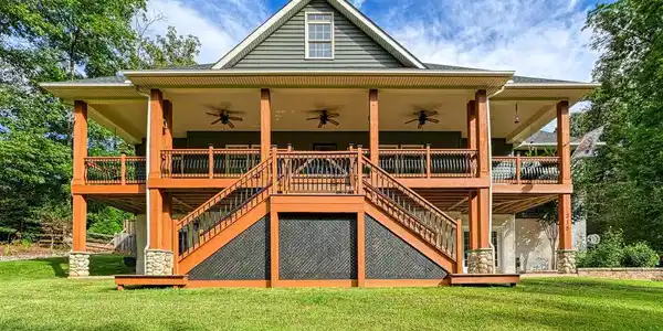 315 LAKEWOOD CIRCLE