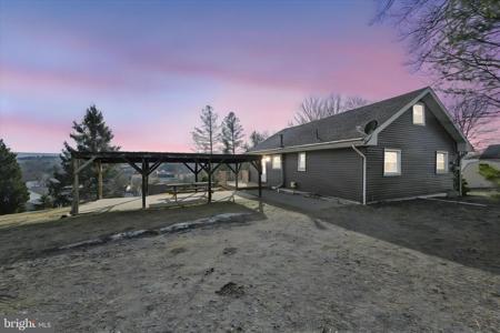 1881 RUNNING DEER DRIVE